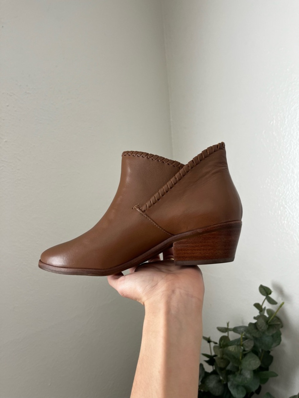 Jack Rogers Women’s Sadie Oak Leather Ankle Bootie Size 5.5